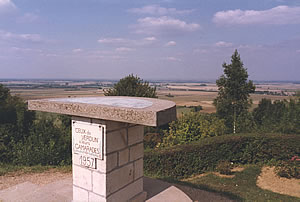The east bank of the Meuse river dominates the view of the Lorraine plain.