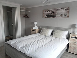 Double room with ensuite facilities at Cavells Bed and Breakfast, Ypres.