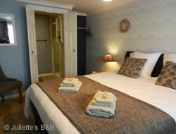 Double room at Juliette's Bed and Breakfast, Ypres.