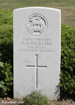 Headstone for British soldier S/6529 Private H H Dilks MM, serving with The Queens, who died 26 March 1918 aged 19.