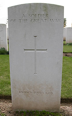 Headstone marking the grave of an unidentified British or Commonwealth soldier of the Great War 1914-1918, bearing the inscription Known unto God.