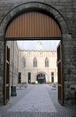 The Donkerpoort, Ypres Cloth Hall - Lakenhalle.