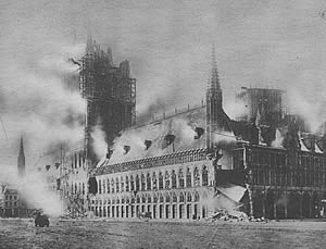 The Cloth Hall (Lakenhalle) damaged by German artillery shells from November 1914.