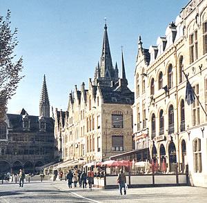 Pavement cafes in Ypres.