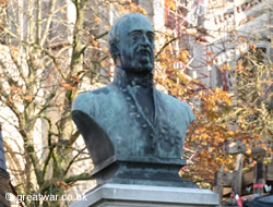 Alphonse Vanden Peerebom statue, Ieper/Ypres.